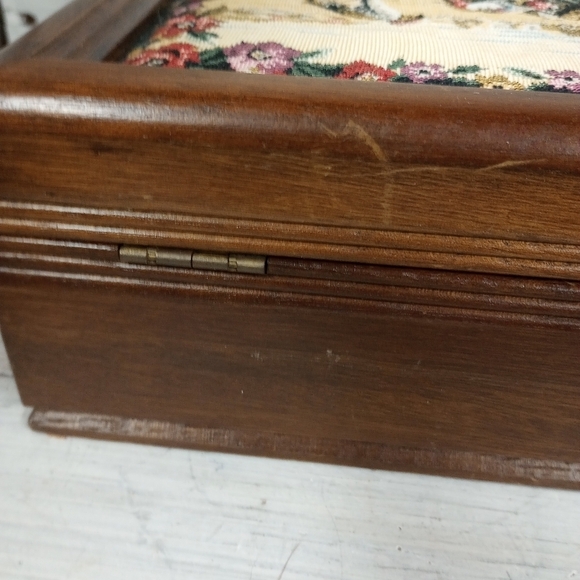 Vintage Pat Yoshikawa, Tapestry Top Jewelry Box, Jewelry Storage, Organizer. - Picture 11 of 12